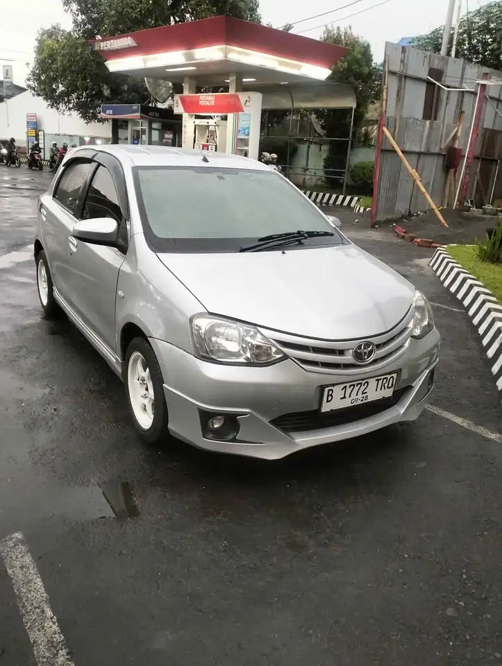 Etios 2013 G manual Toyota city car