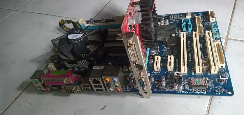 Dijual Mobo Gigabyte + proc + vga
