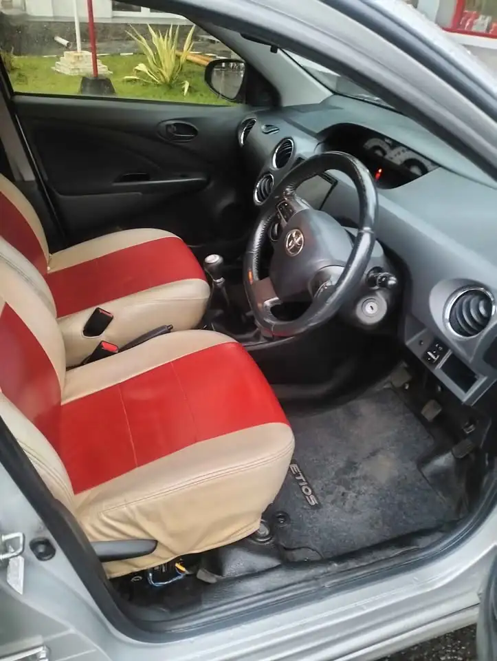 Etios 2013 G manual Toyota city car