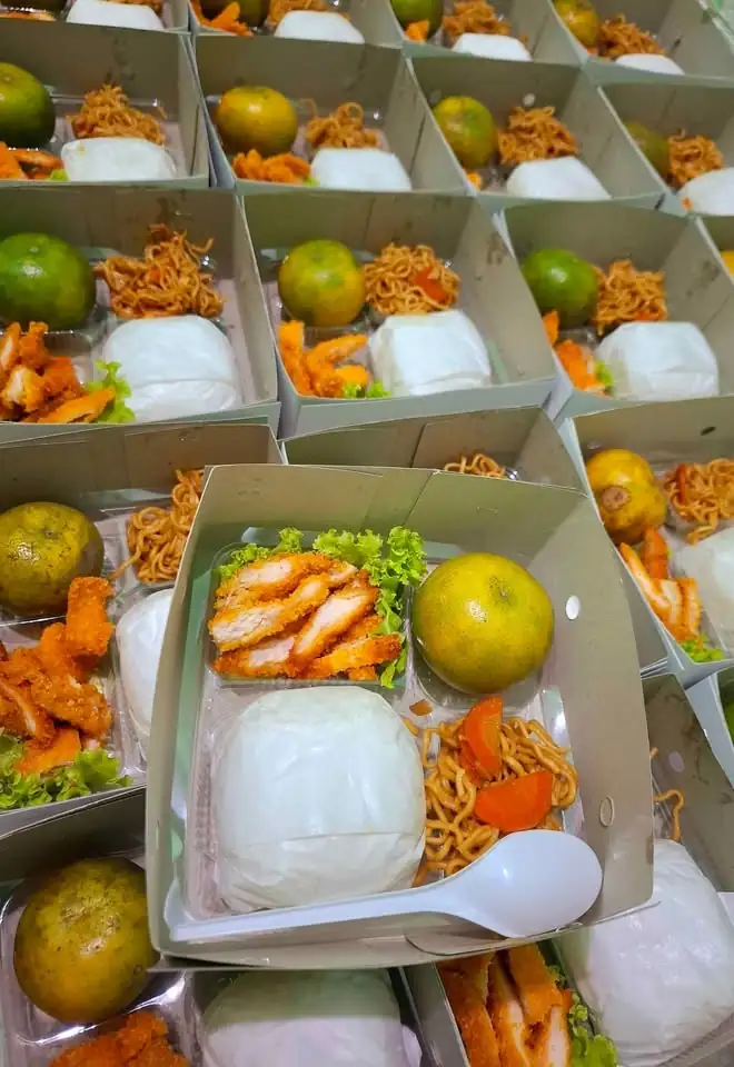 Menerima pesanan Nasi kuning box