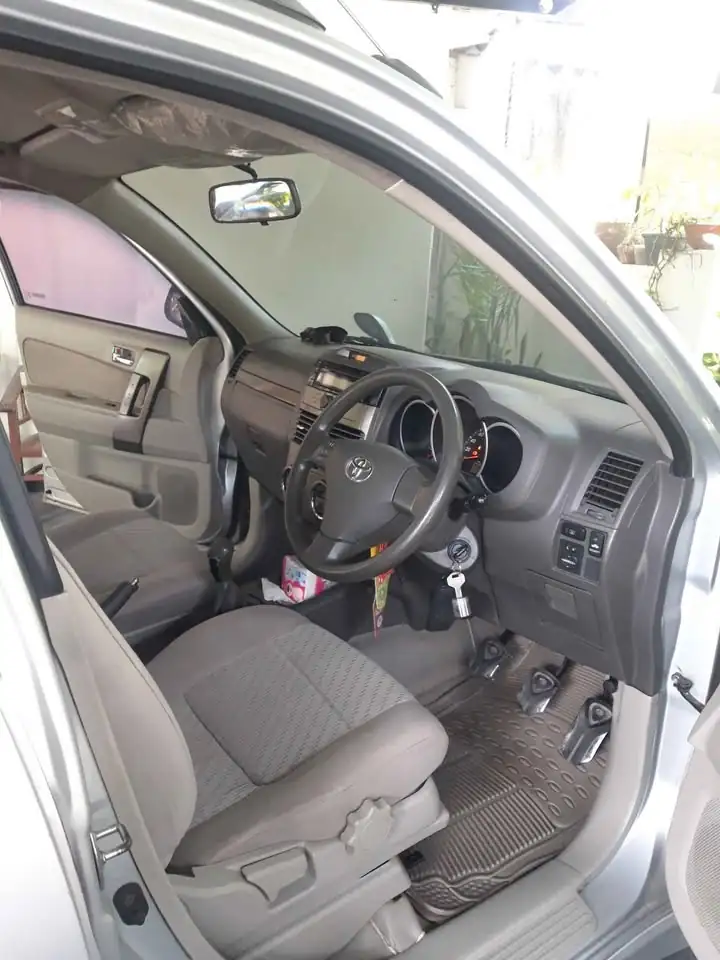 2013 Toyota Rush G manual