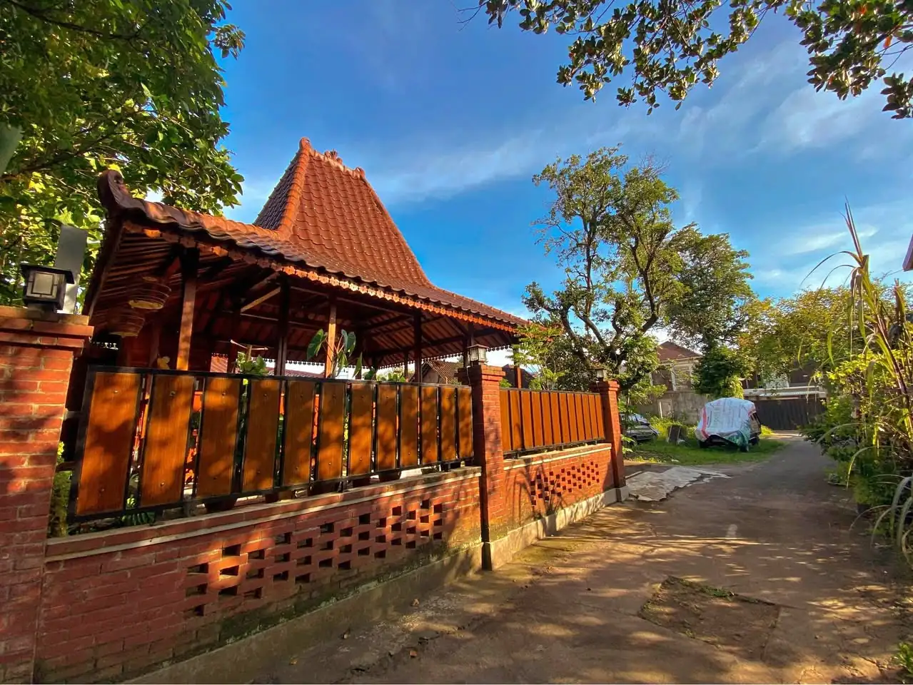 JUAL RUMAH VILLA + JOGLO DI JL PALAGAN KM.10 DEKAT PASAR REJODANI