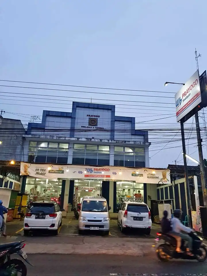 Sewa tempat usaha lapak kosong depan swalayan JL GODEAN KM 14