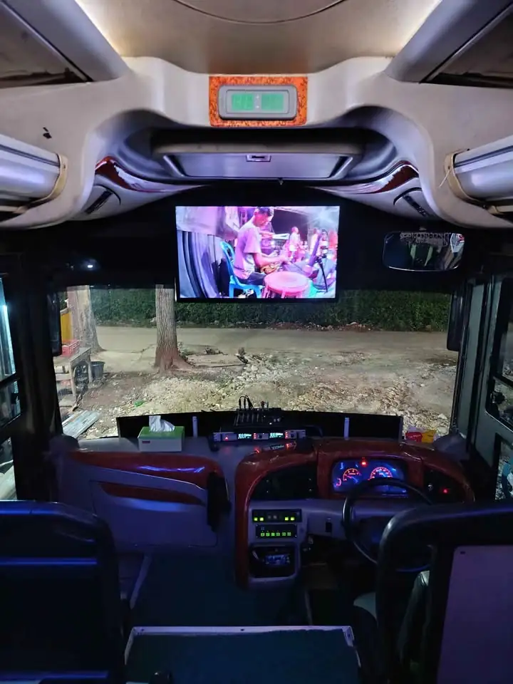 2025 Isuzu bus medium seat 35