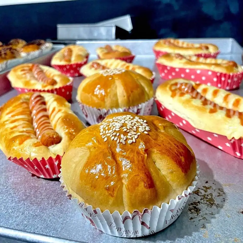 Roti manis dan roti sobek