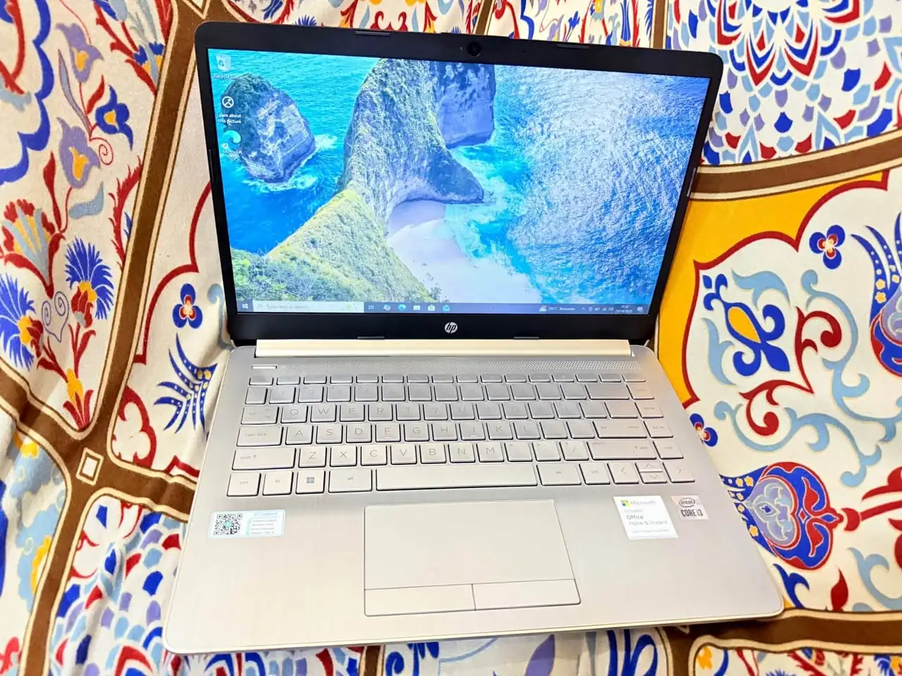 Laptop Desain HP 14s Core i3 gen 10 Ram 8