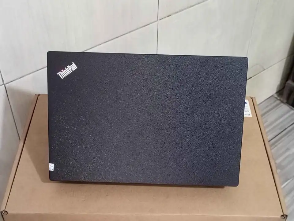 Jual Cepat Laptop Lenovo Thinkpad X270, Core i3 Gen 6, RAM8/HDD500