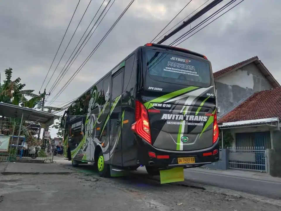 2025 Isuzu bus medium seat 35