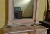 Meja rias dan lemari baju