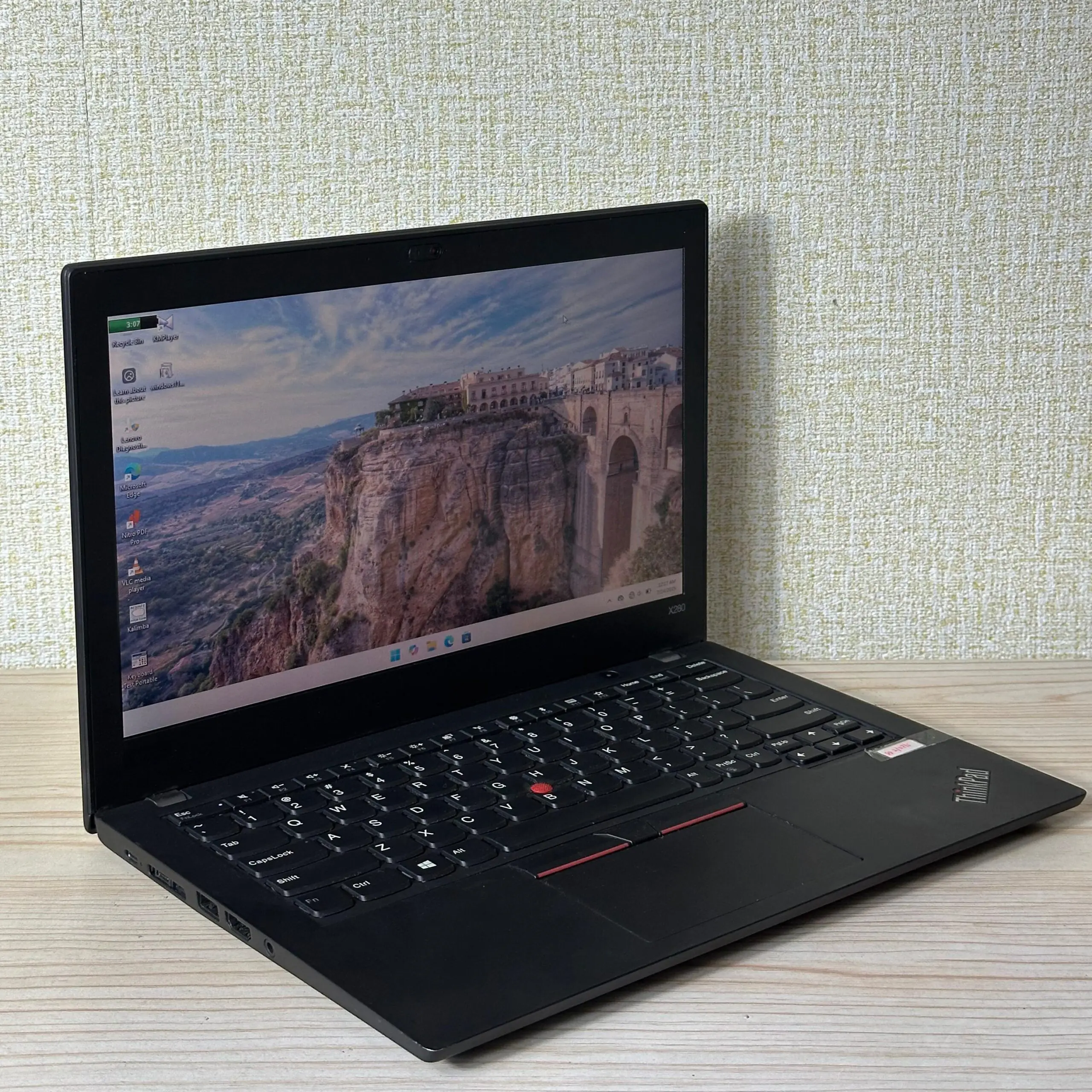 Lenovo ThinkPad X280 i5 8GB RAM 256GB SSD 12.5” Normal Bergaransi