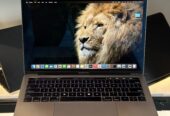 MacBook Pro 13” 2018 Intel Core i7 / 16GB RAM / 256GB SSD