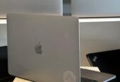 MacBook Pro 13” 2018 Intel Core i7 / 16GB RAM / 256GB SSD