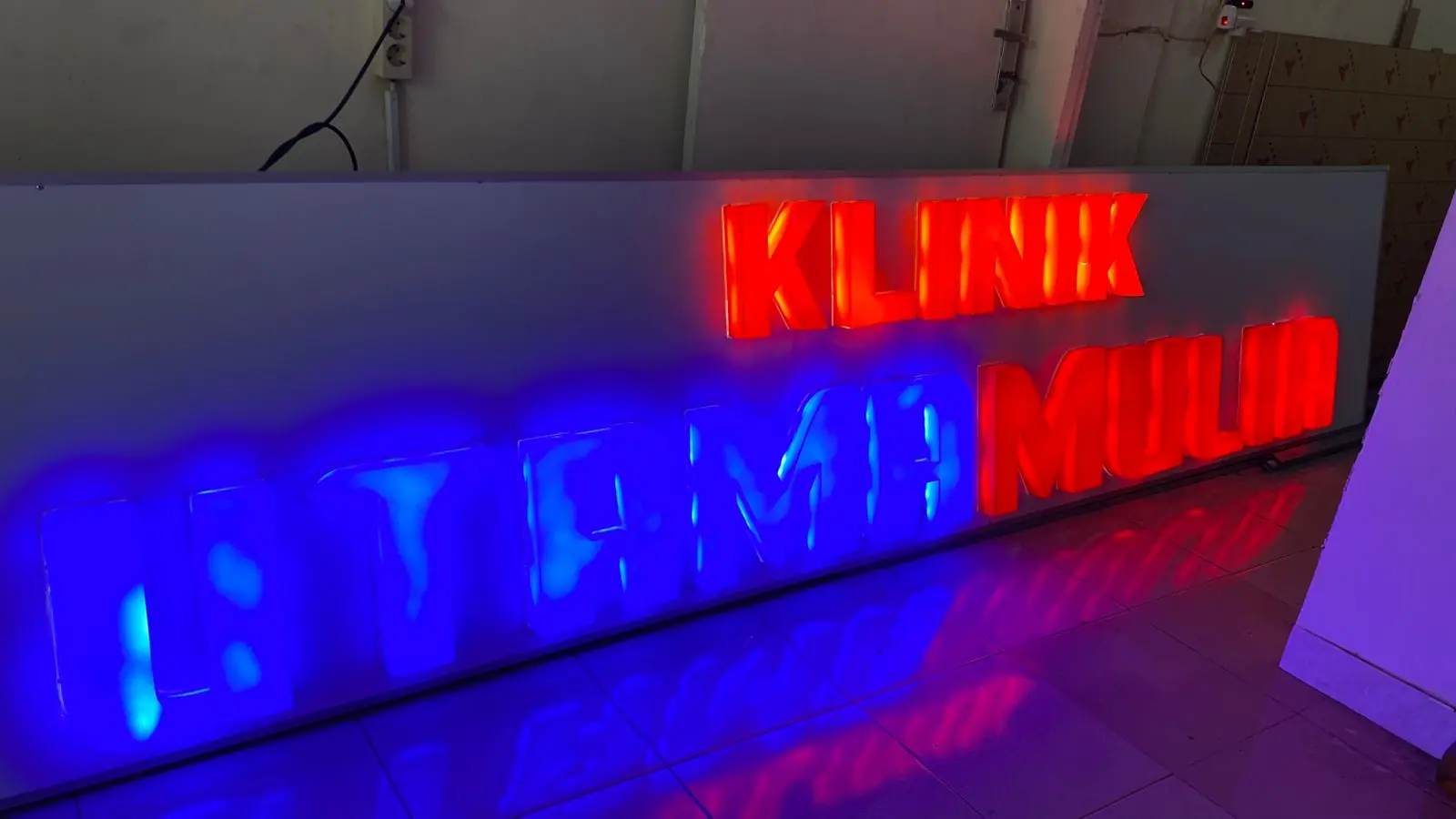 HURUF TIMBUL AKRILIK LAMPU