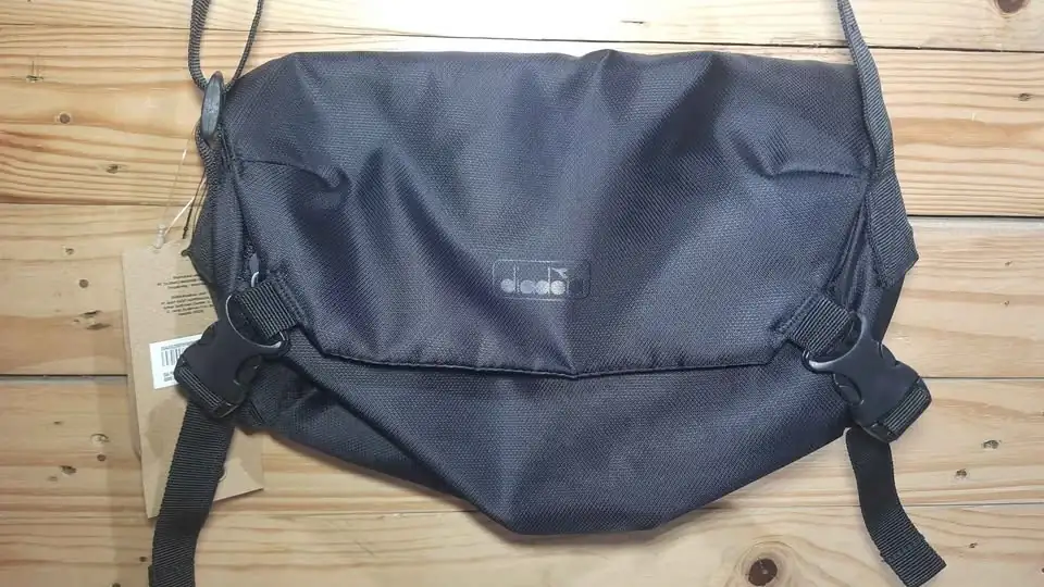 Tas slingbag diadora konsidi baru anti air