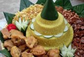 Tumpeng nasi kuning pakai ayam