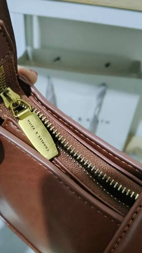 Jual cepat Tas charles&keith