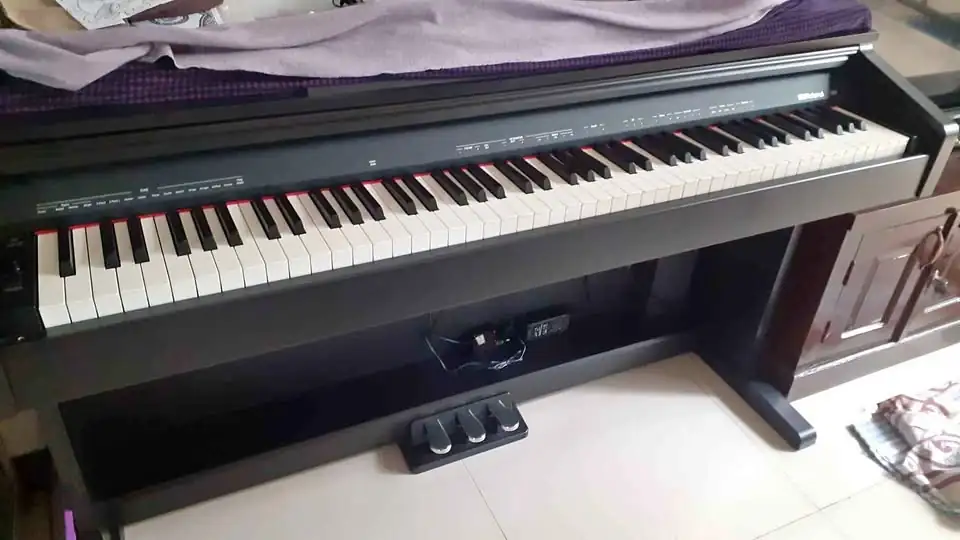 Piano Digital Roland Rp30 like new 99% good condition.