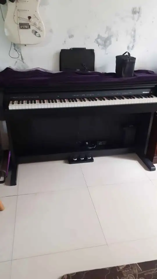 Piano Digital Roland Rp30 like new 99% good condition.