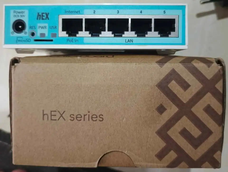 Router MikroTik hEX RB750Gr3