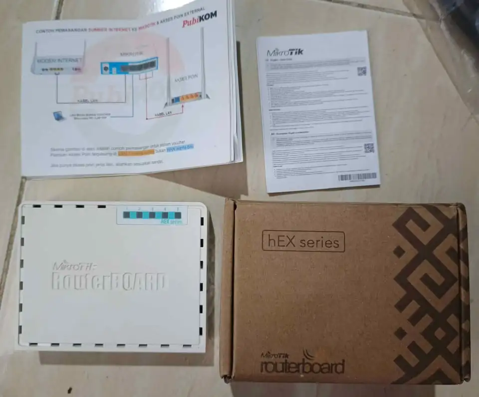Router MikroTik hEX RB750Gr3