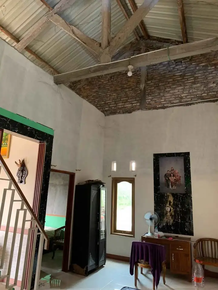 Dijual rumah 2 lantai bangunan Baru Solo UTAra