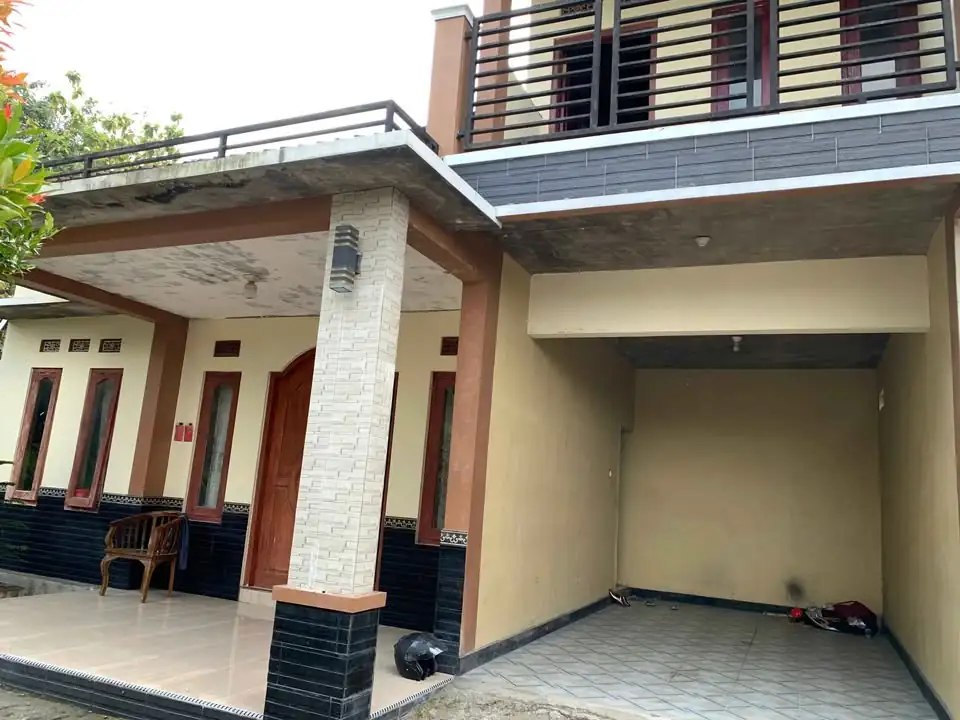 Dijual rumah 2 lantai bangunan Baru Solo UTAra