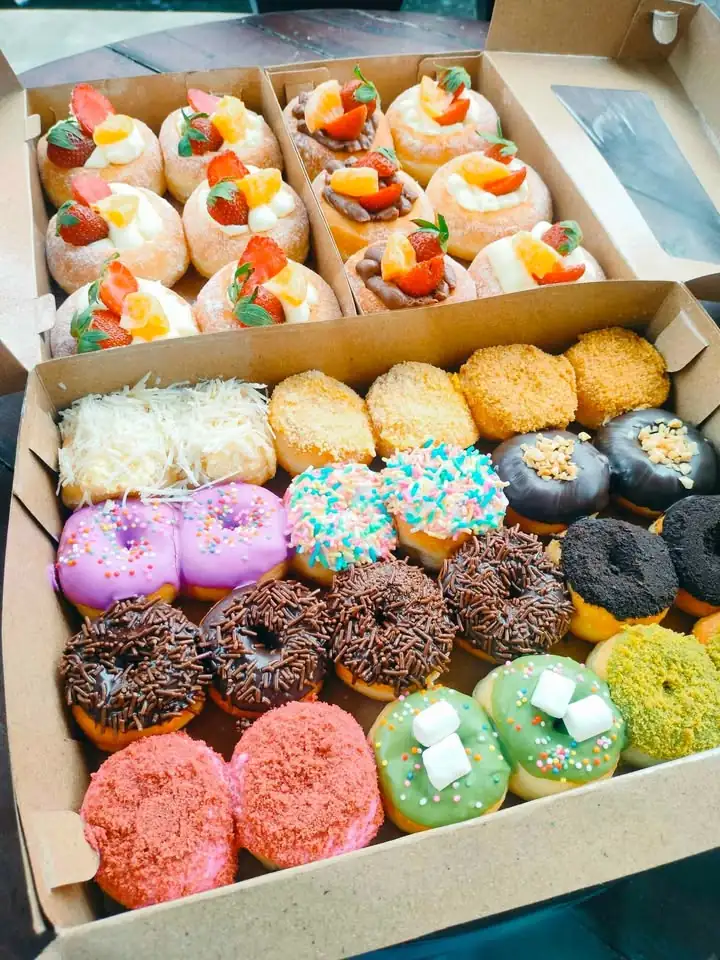 DONAT aneka varian dan topping