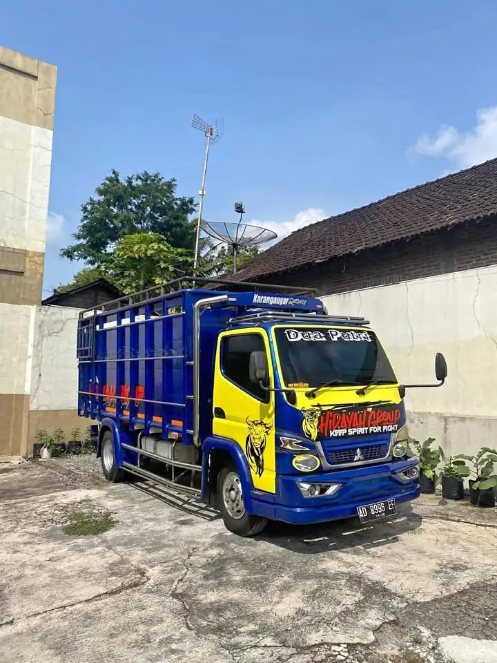 2013 Mitsubishi super truck canter