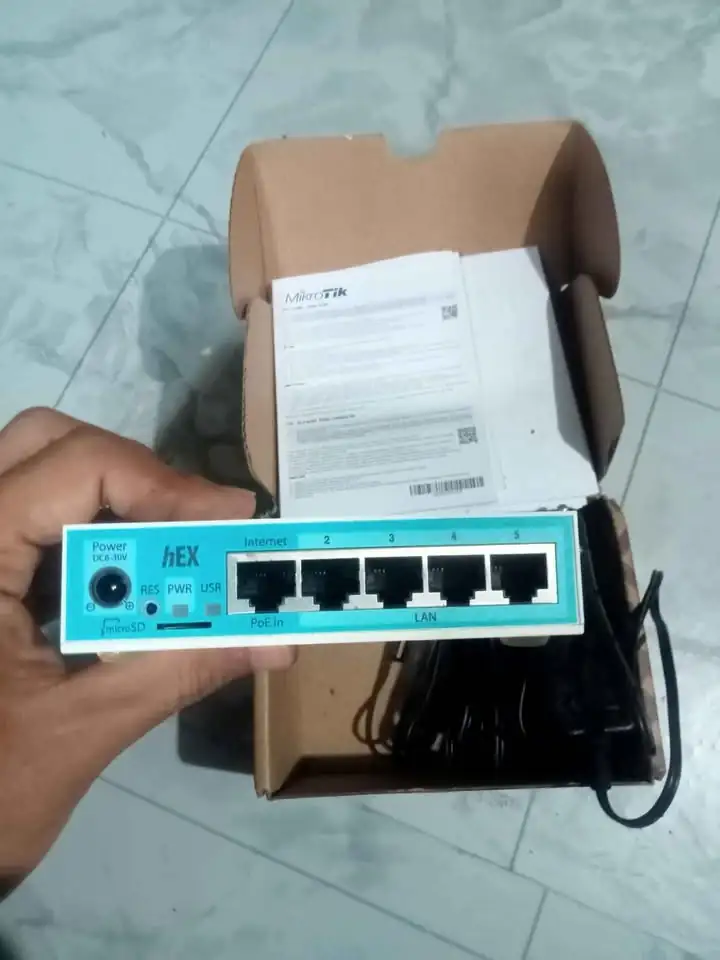 Router Mikrotik RB750Gr3 GR3