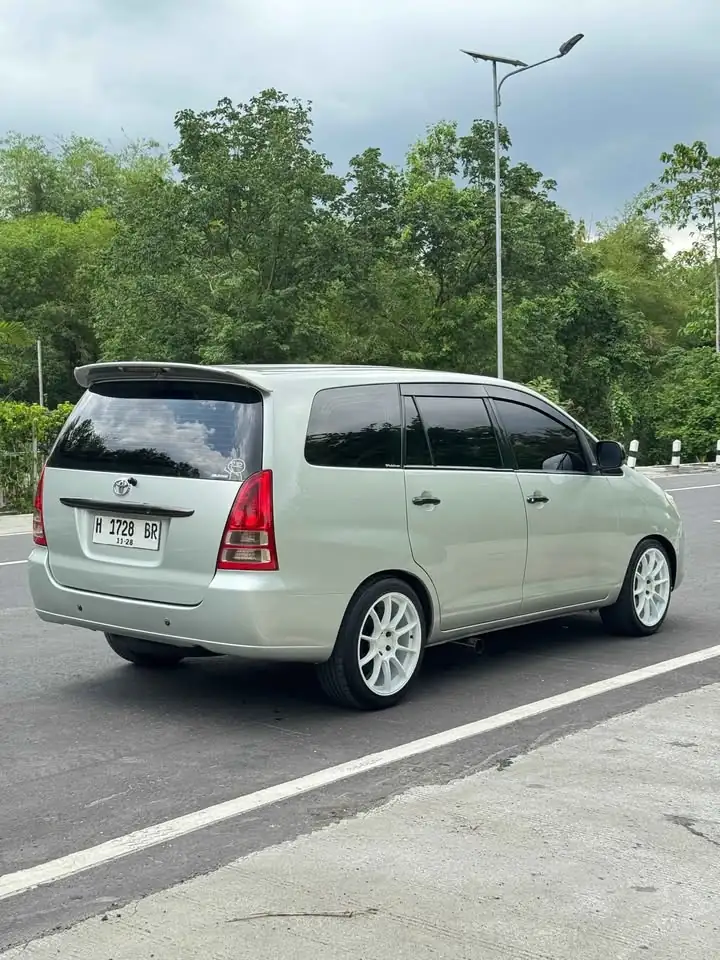 Toyota kijang INNOVA 2.4V 2005 AT