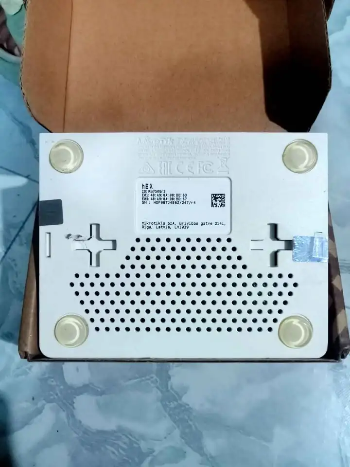 Router Mikrotik RB750Gr3 GR3