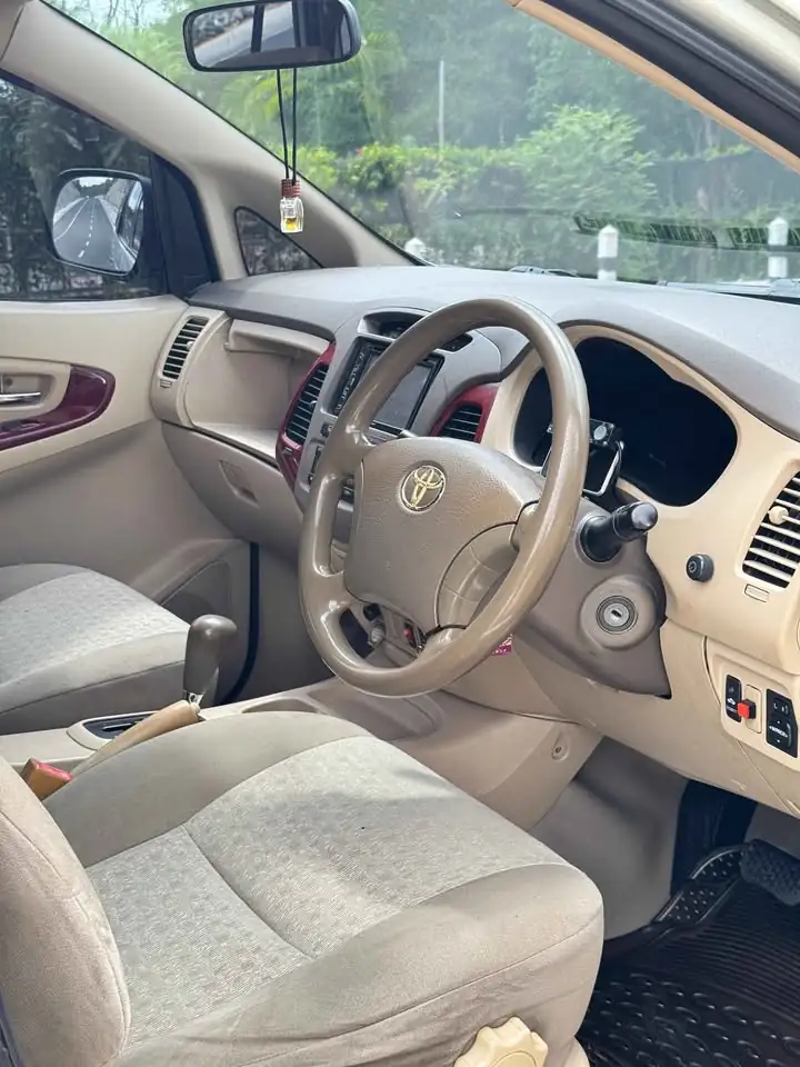 Toyota kijang INNOVA 2.4V 2005 AT