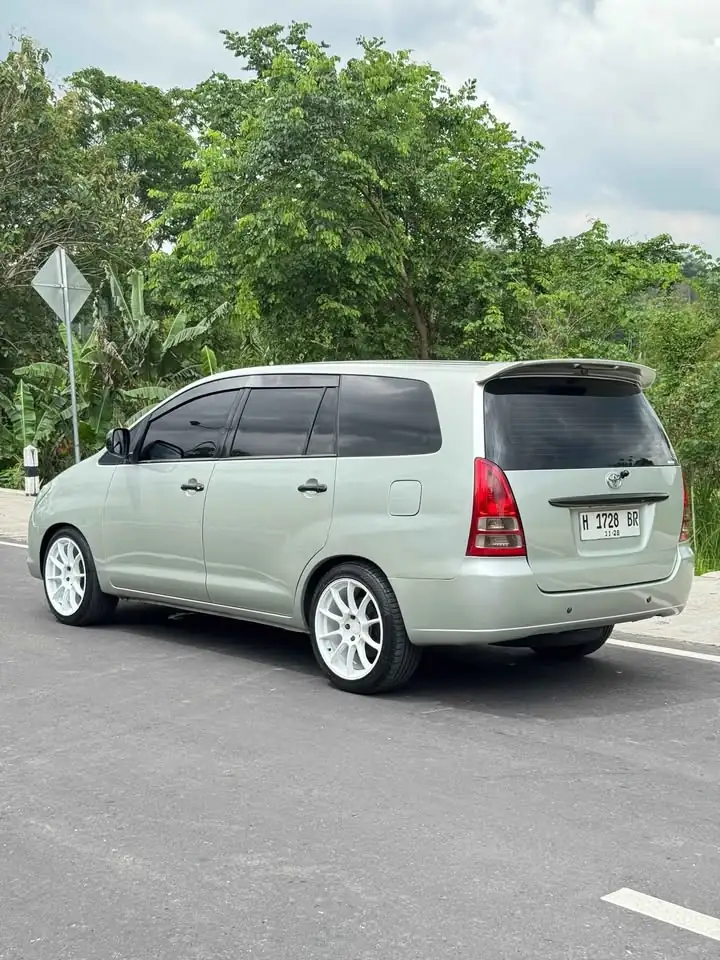 Toyota kijang INNOVA 2.4V 2005 AT