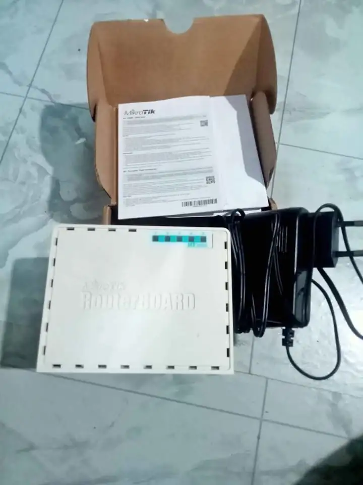 Router Mikrotik RB750Gr3 GR3
