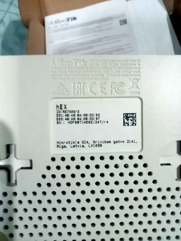 Router Mikrotik RB750Gr3 GR3