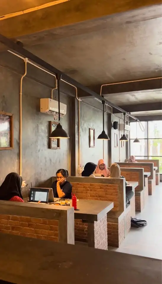 Jual Cafe belakang kampus UNS