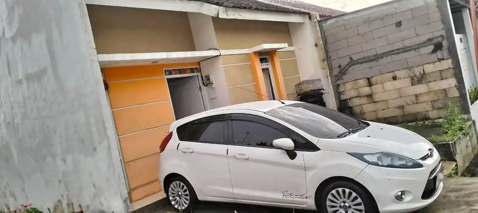 Ford fiesta 2012 warna putih matic