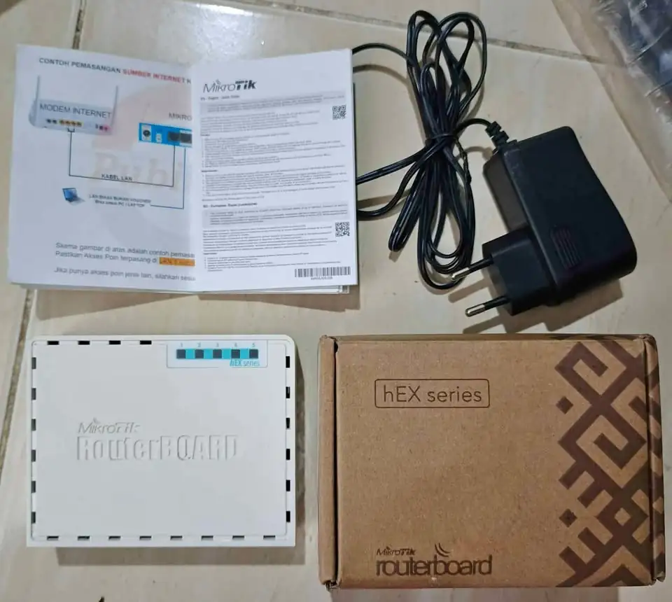 Router MikroTik hEX RB750Gr3