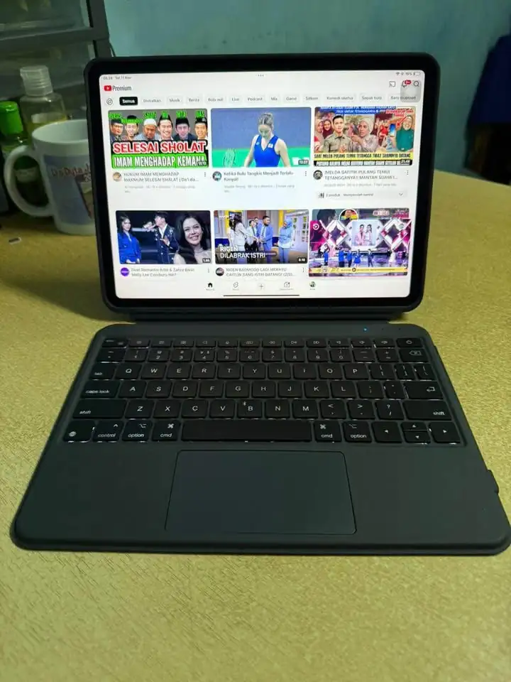 Apple iPad Pro 11 2nd Generasi Memori 128GB Fullset dengan Keyboard