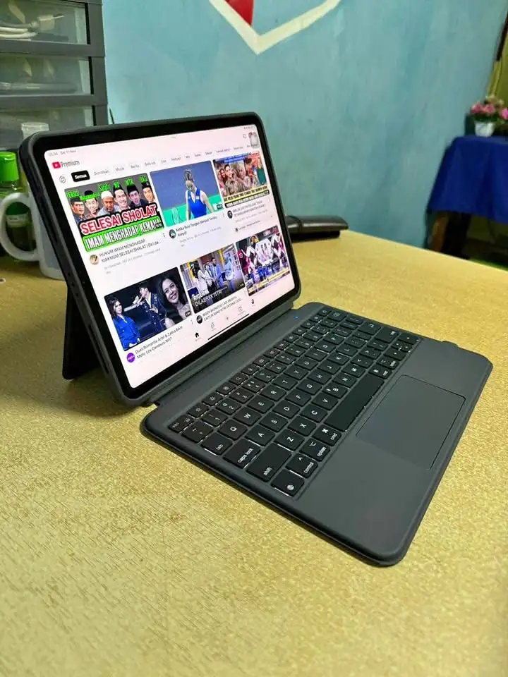 Apple iPad Pro 11 2nd Generasi Memori 128GB Fullset dengan Keyboard