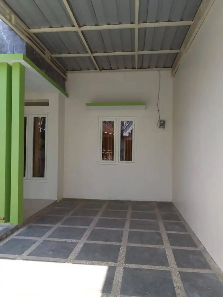 Sewa / Kontrak Rumah 2 Lantai Strategis Murah