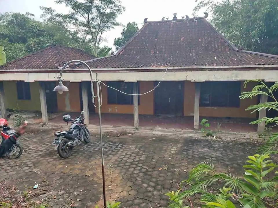 Tanah beserta Rumah jawa polokarto sukoharjo
