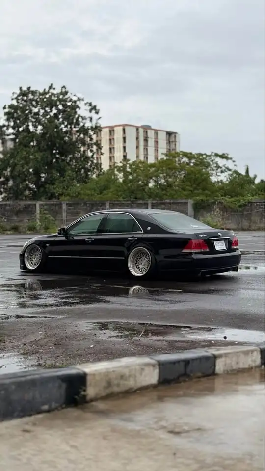 TOYOTA 18Crown CBU Tahun 2004