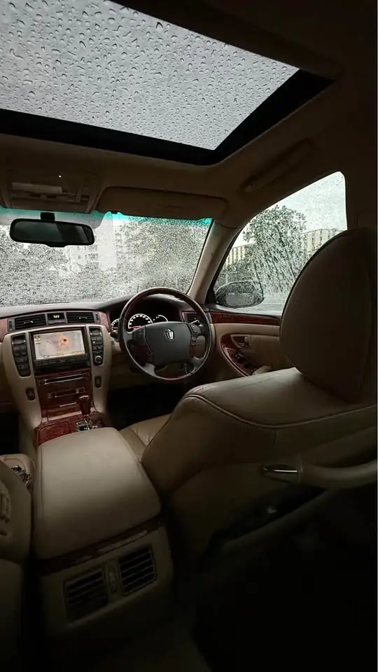 TOYOTA 18Crown CBU Tahun 2004