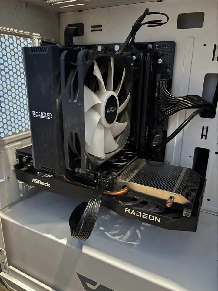 Pc Gaming Ryzen 5 5600x + RX 6600 8gb + Ram 16gb 3200mhz