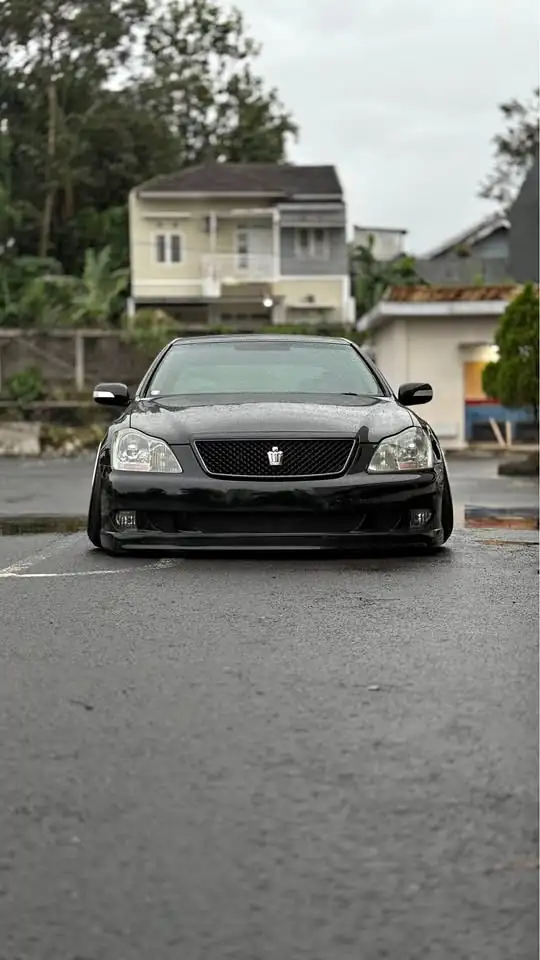 TOYOTA 18Crown CBU Tahun 2004