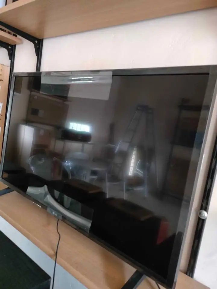 LG 32 digital fisik 95% murah awet gambar ok adem khas LG ada 5 unit