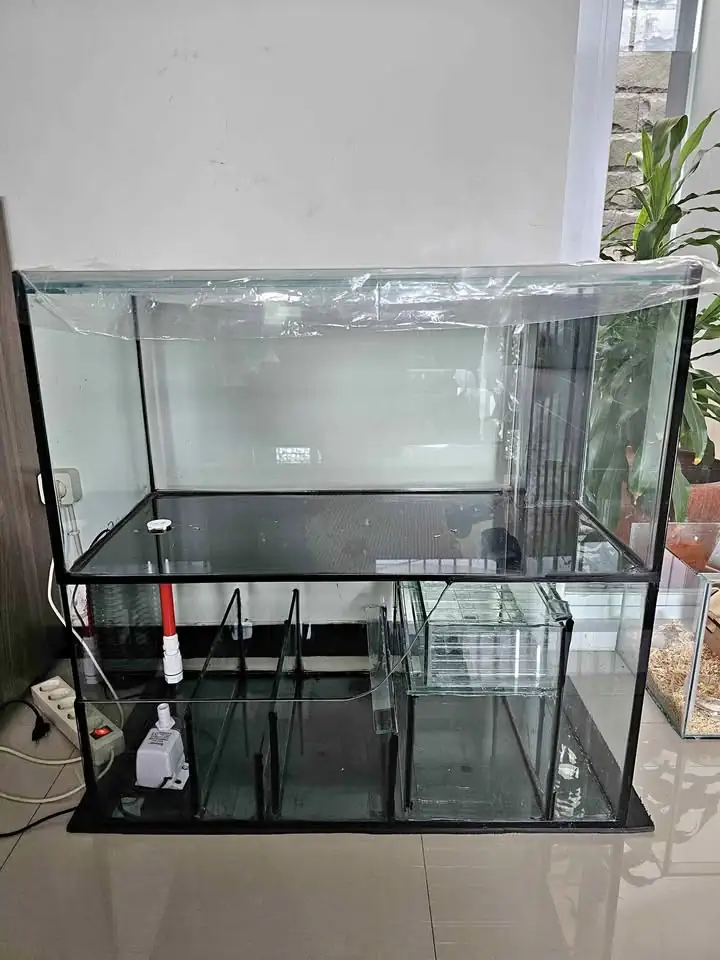 Satu set akuarium + pompa