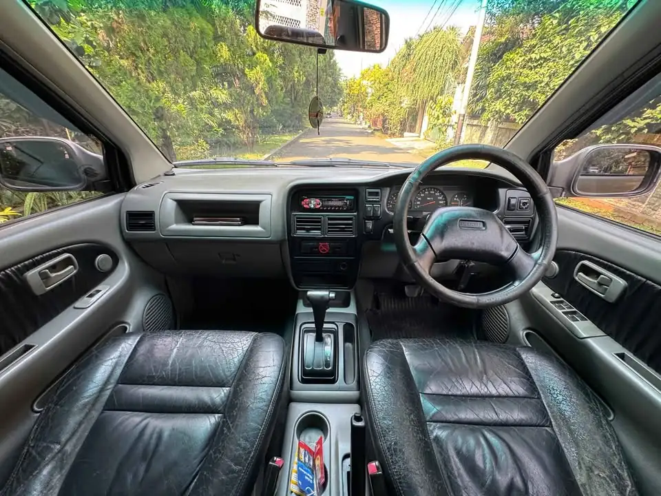 Isuzu Panther Touring 2.5 Diesel