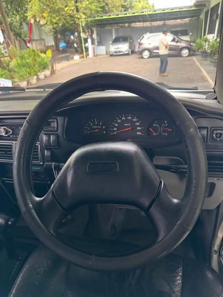 Isuzu Panther Touring 2.5 Diesel